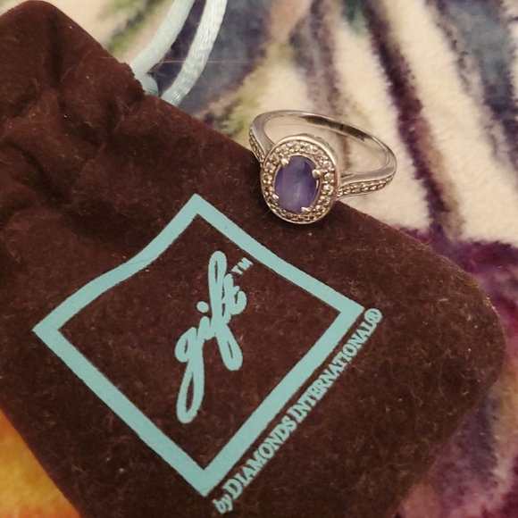 Oval Tanzanite and Diamond Ring - Picture 2 of 5